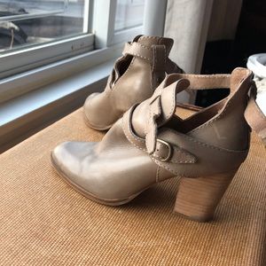 Seychelles taupe cut out ankle boots